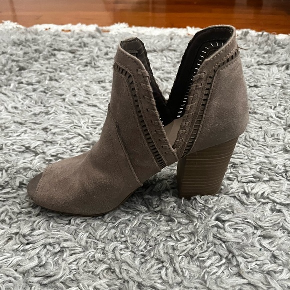 Fergilicious taupe open toe cut out ankle booties size 7 - Picture 7 of 10
